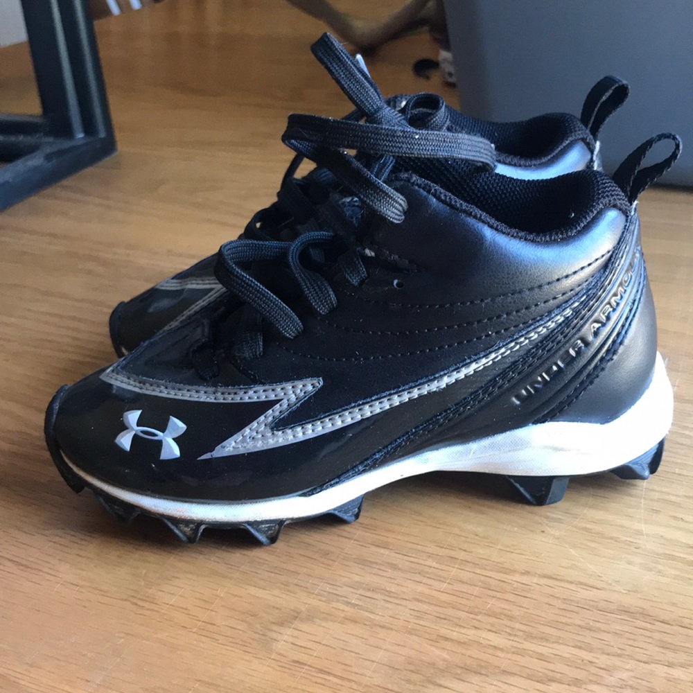 Size 12 kids baseball cleats